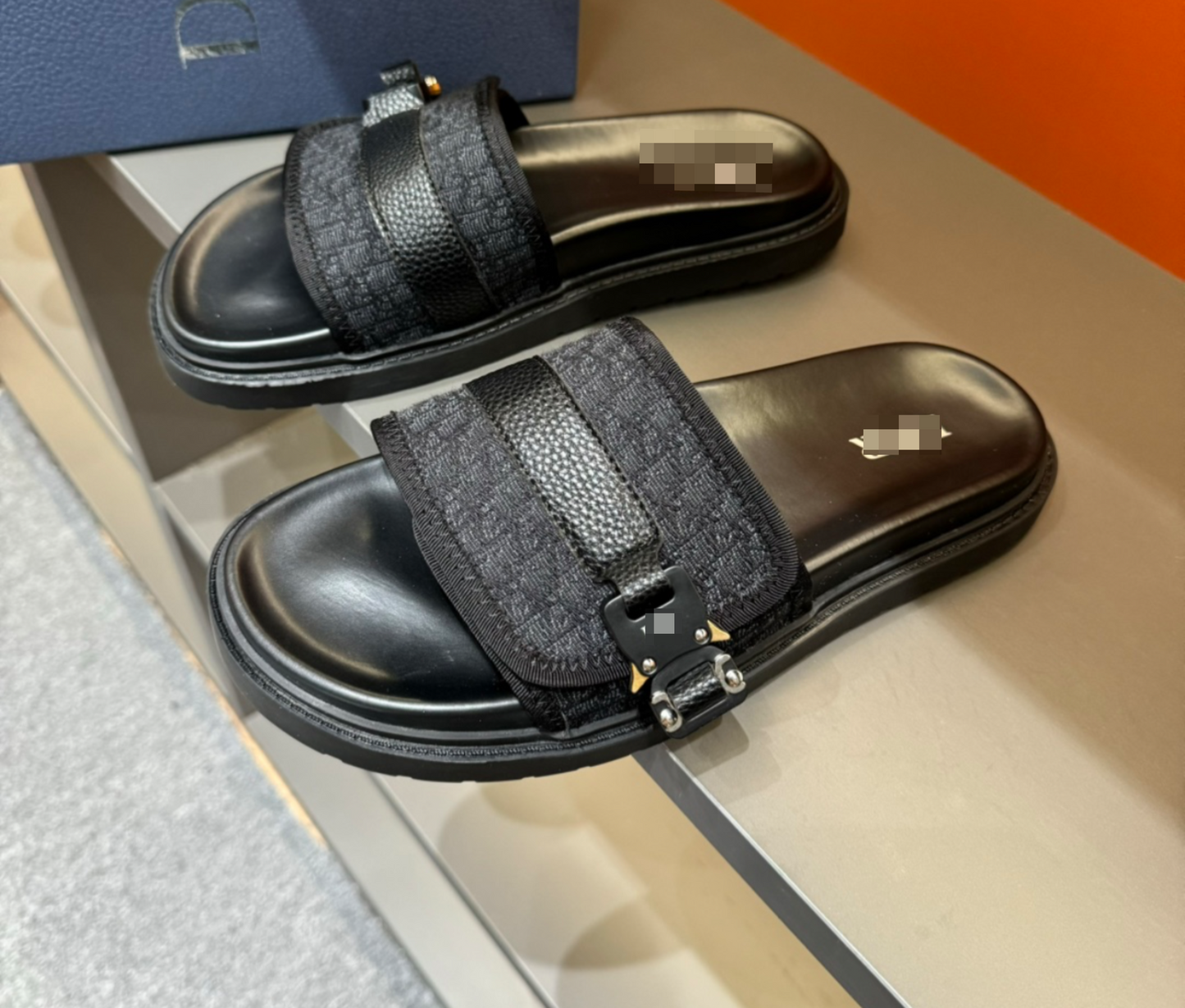 Dor Sandals